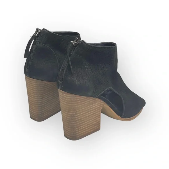 Vince Camuto 𖦹 Bevina Perforated Leather Cut Out Peep Toe Booties 𖦹 Black 8.5M - Picture 3 of 16